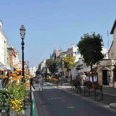 L Echo Des Pins, A Pied 別荘 *